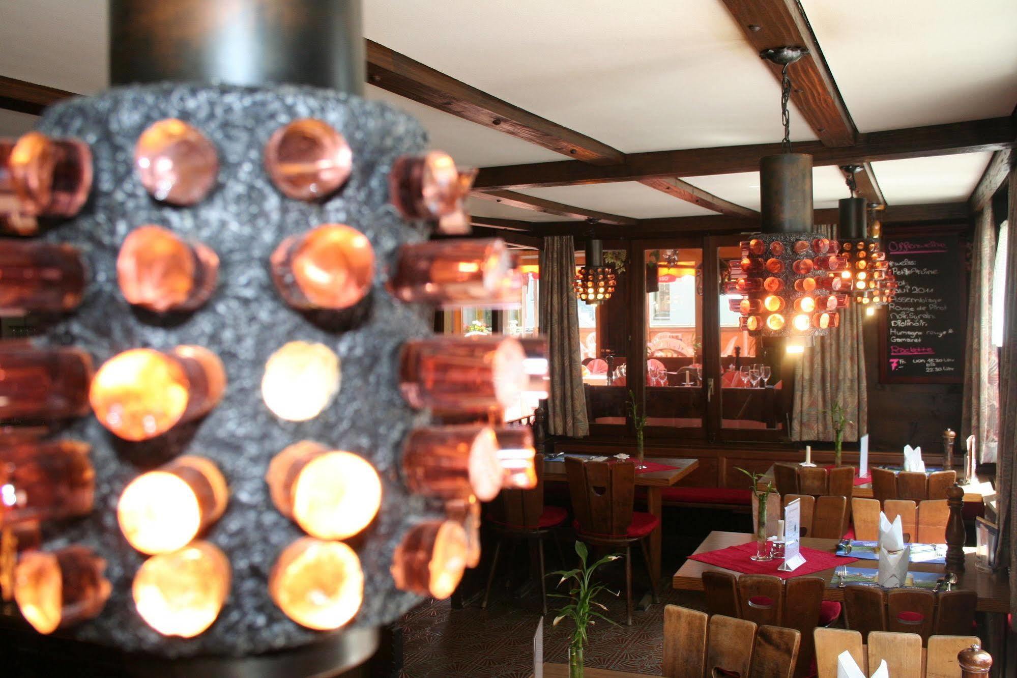 Alpine Budget Rooms by Täscherhof Zermatt Buitenkant foto