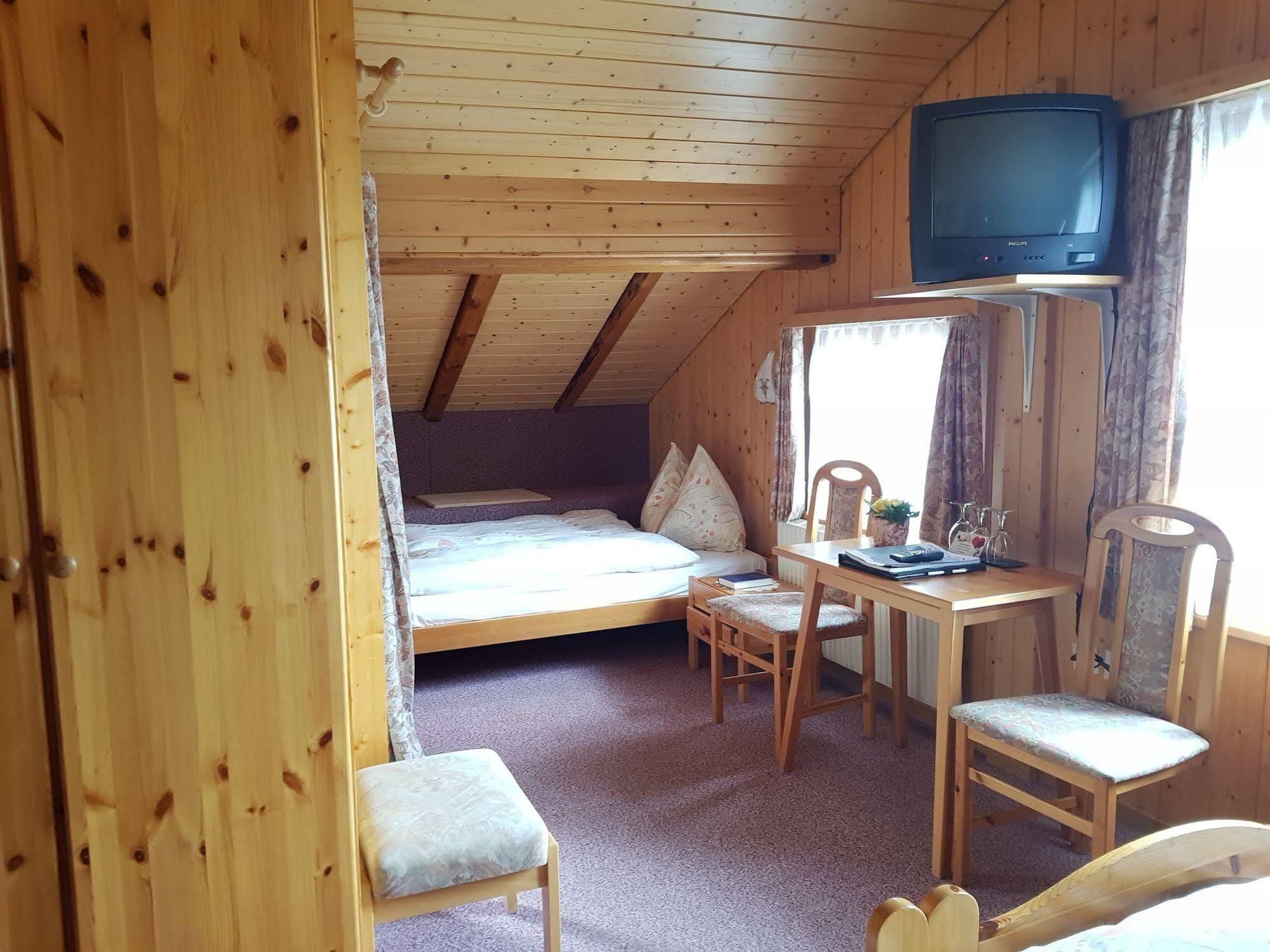 Alpine Budget Rooms by Täscherhof Zermatt Buitenkant foto